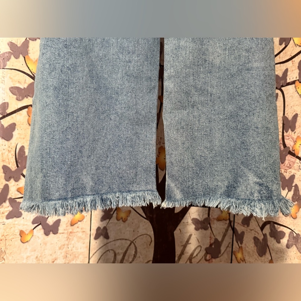 ๐๐POL Distressed Patchwork Cropped Jeans ๐๐ - Picture 5 of 8
